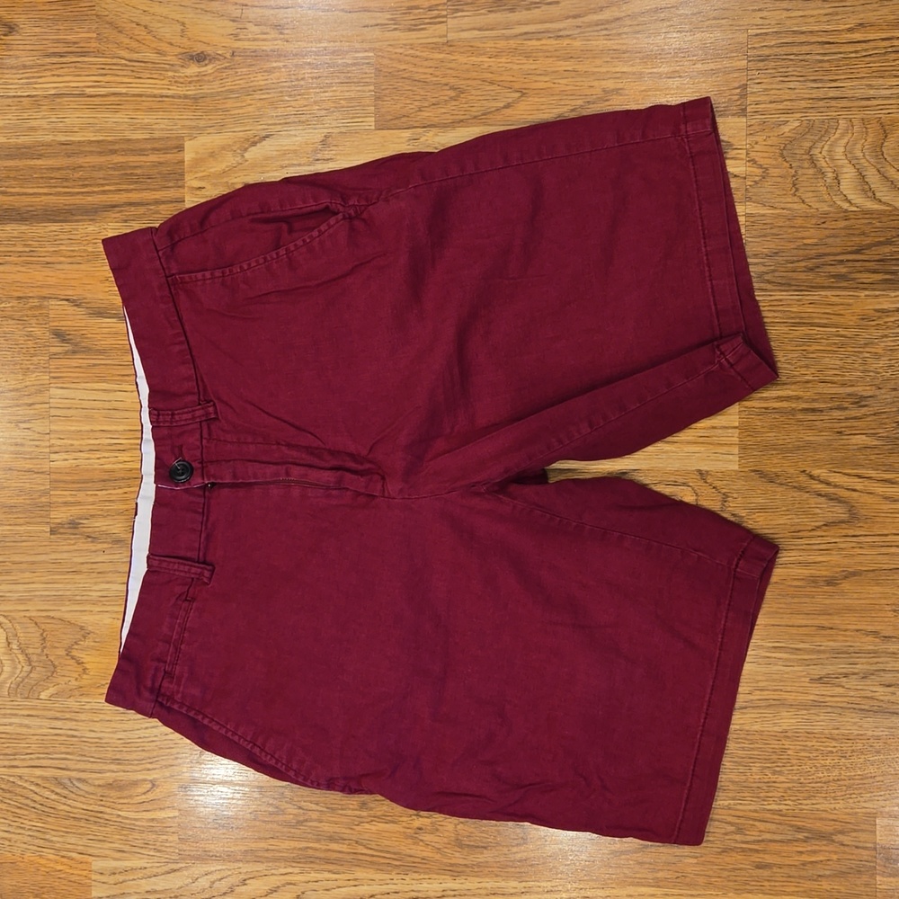 Men's Old Navy size 31 burgundy linen/blend shorts